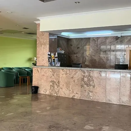 多姆迪尼斯大酒店 酒店