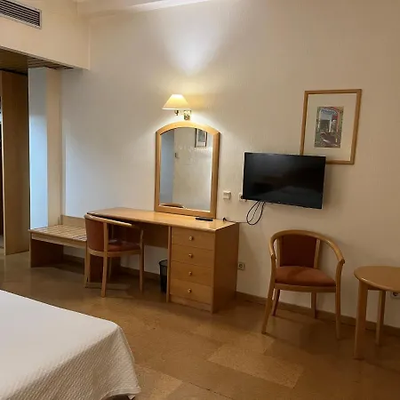 多姆迪尼斯大酒店 酒店 3*