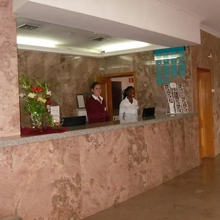 多姆迪尼斯大酒店 酒店 3*