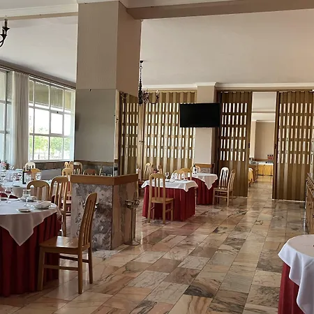 多姆迪尼斯大酒店 3* 米兰德拉