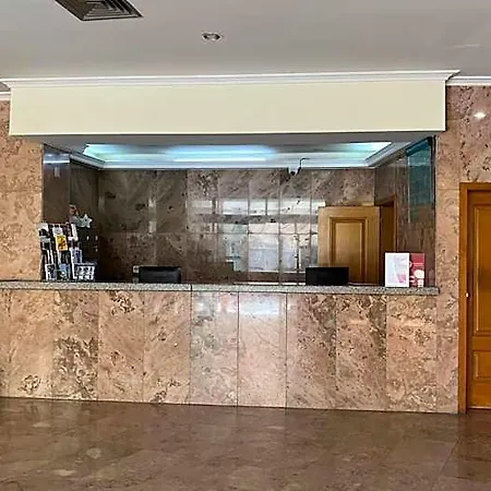 多姆迪尼斯大酒店 酒店
